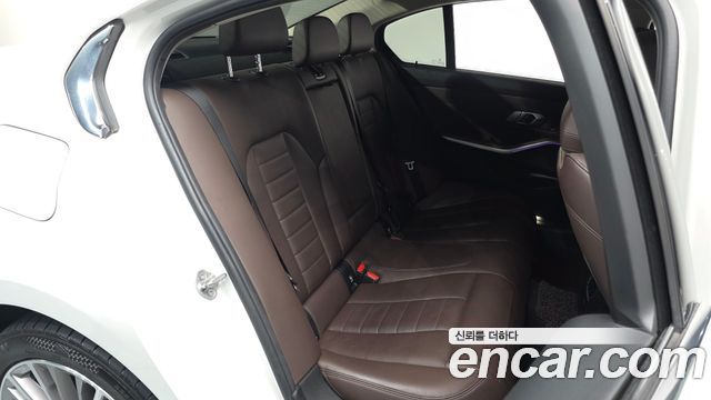 BMW 3-Series 330e Luxury