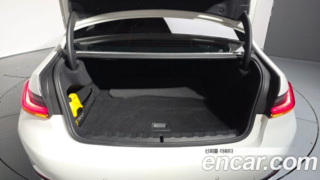 BMW 3-Series 330e Luxury