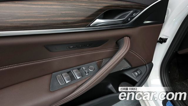 BMW 5-Series 530i xDrive M Sport Package