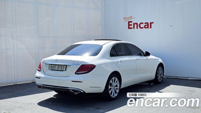 Mercedes-Benz E-Class E300 4MATIC Exclusive