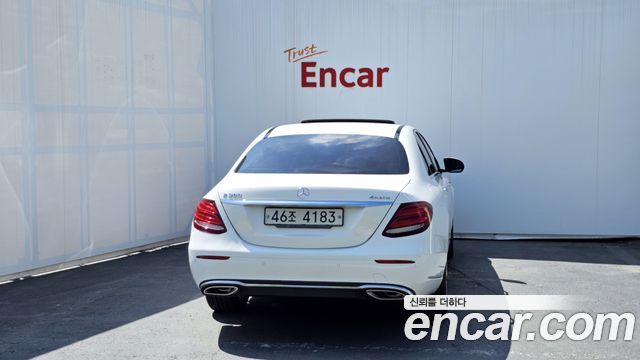 Mercedes-Benz E-Class E300 4MATIC Exclusive