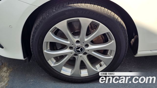 Mercedes-Benz E-Class E300 4MATIC Exclusive