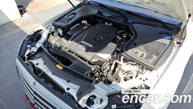 Mercedes-Benz E-Class E300 4MATIC Exclusive