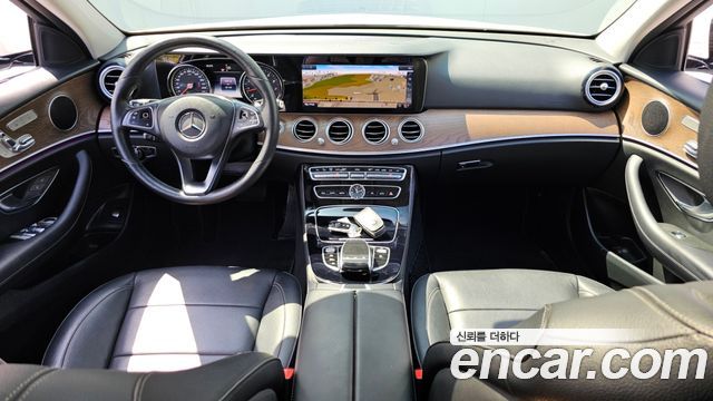 Mercedes-Benz E-Class E300 4MATIC Exclusive