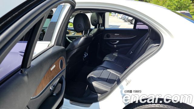 Mercedes-Benz E-Class E300 4MATIC Exclusive