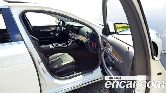 Mercedes-Benz E-Class E300 4MATIC Exclusive