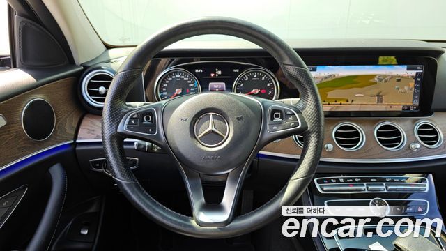 Mercedes-Benz E-Class E300 4MATIC Exclusive