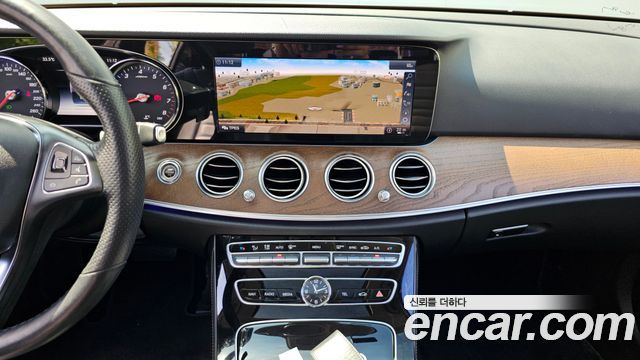 Mercedes-Benz E-Class E300 4MATIC Exclusive
