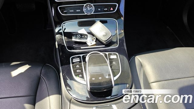 Mercedes-Benz E-Class E300 4MATIC Exclusive