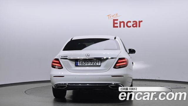 Mercedes-Benz E-Class E300 Exclusive