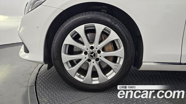 Mercedes-Benz E-Class E300 Exclusive