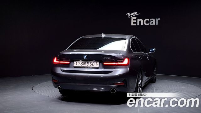BMW 3-Series 320i