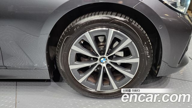 BMW 3-Series 320i
