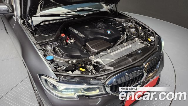 BMW 3-Series 320i