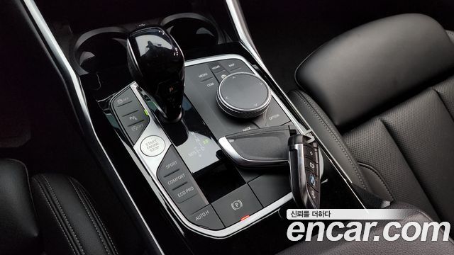 BMW 3-Series 320i