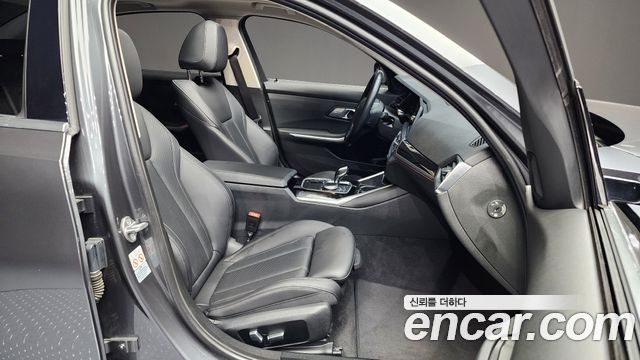 BMW 3-Series 320i