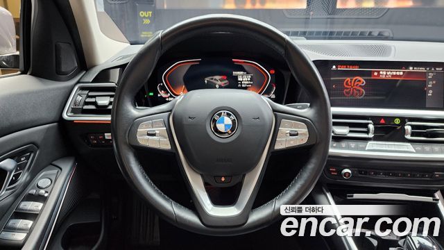 BMW 3-Series 320i