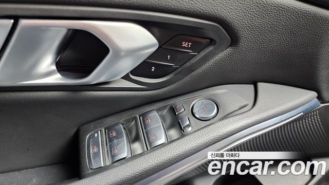 BMW 3-Series 320i