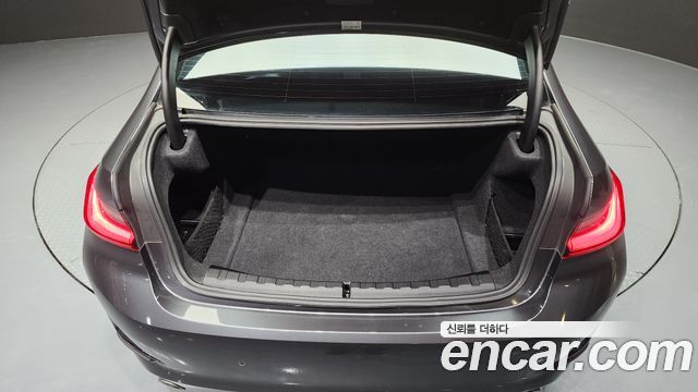 BMW 3-Series 320i