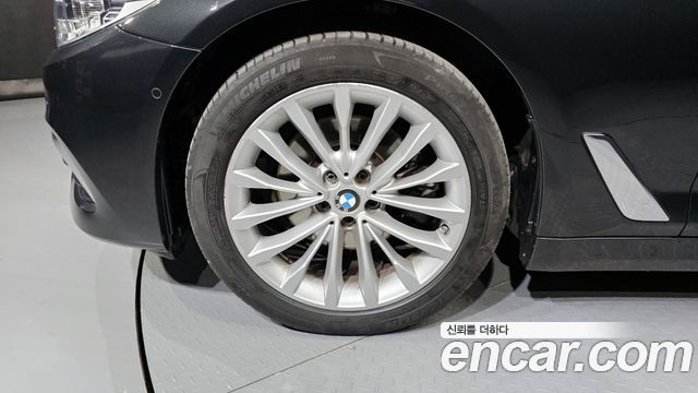 BMW 5-Series 520d xDrive Luxury Plus