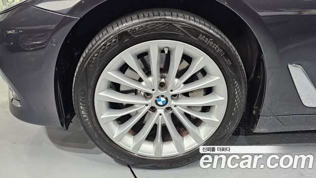 BMW 5-Series 530i xDrive Luxury Plus