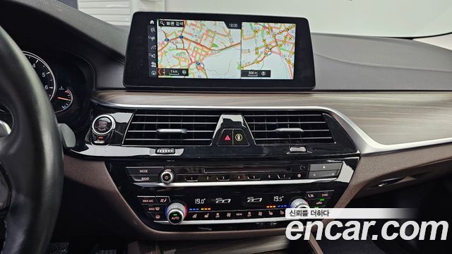 BMW 5-Series 530i xDrive Luxury Plus