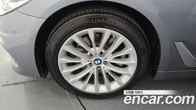 BMW 5-Series 520d xDrive Luxury Plus
