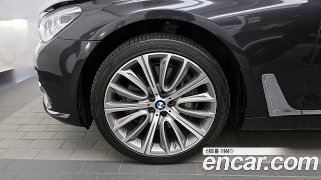 BMW 7-Series 750Li xDrive Premium