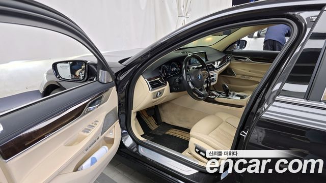 BMW 7-Series 750Li xDrive Premium