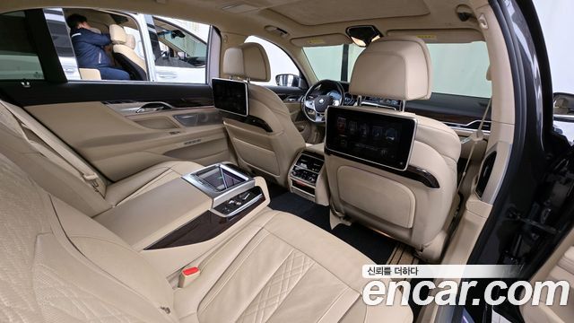 BMW 7-Series 750Li xDrive Premium