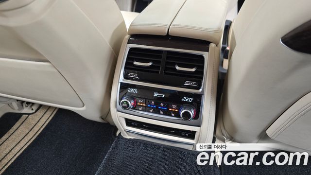 BMW 7-Series 750Li xDrive Premium