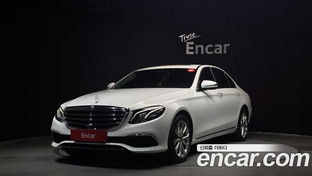 Mercedes-Benz E-Class E300 4MATIC Exclusive Standard