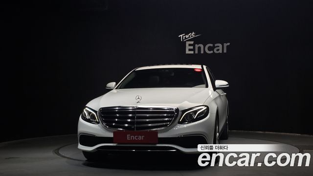 Mercedes-Benz E-Class E300 4MATIC Exclusive Standard