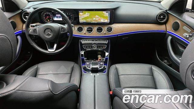 Mercedes-Benz E-Class E300 4MATIC Exclusive Standard
