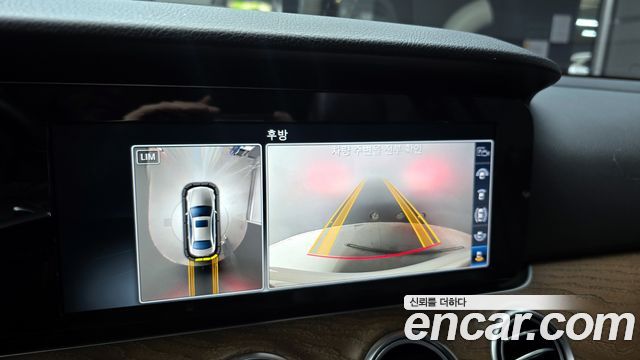 Mercedes-Benz E-Class E300 4MATIC Exclusive Standard