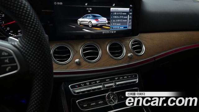 Mercedes-Benz E-Class E300 4MATIC Exclusive Standard