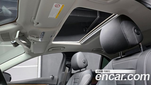 Mercedes-Benz E-Class E300 4MATIC Exclusive Standard