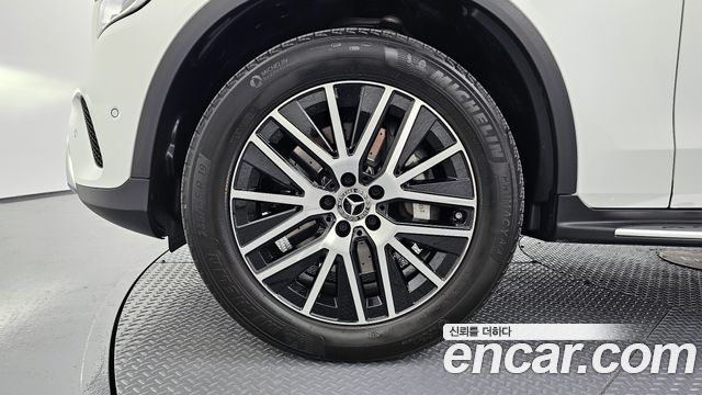 Mercedes-Benz GLC-Class GLC300e 4MATIC