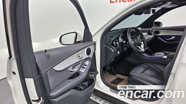 Mercedes-Benz GLC-Class GLC300e 4MATIC