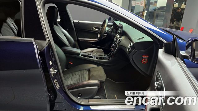 Mercedes-Benz CLA-Class CLA220 AMG Line