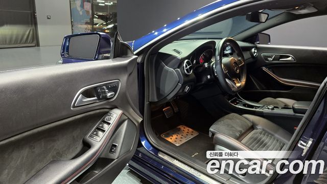 Mercedes-Benz CLA-Class CLA220 AMG Line