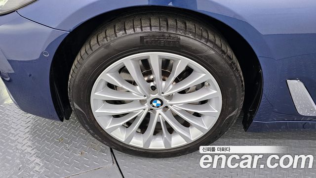 BMW 5-Series 530i Luxury