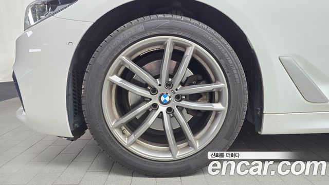 BMW 5-Series 520d xDrive M Sport Package Plus