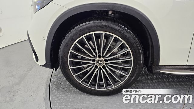 Mercedes-Benz GLC-Class GLC300 4MATIC AMG Line