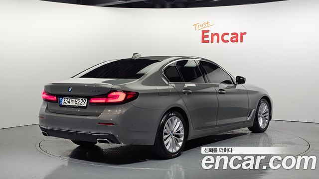 BMW 5-Series 520i Luxury