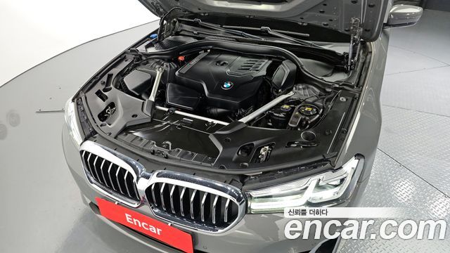 BMW 5-Series 520i Luxury