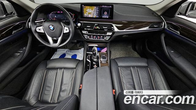 BMW 5-Series 520i Luxury