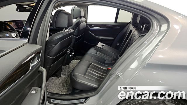 BMW 5-Series 520i Luxury