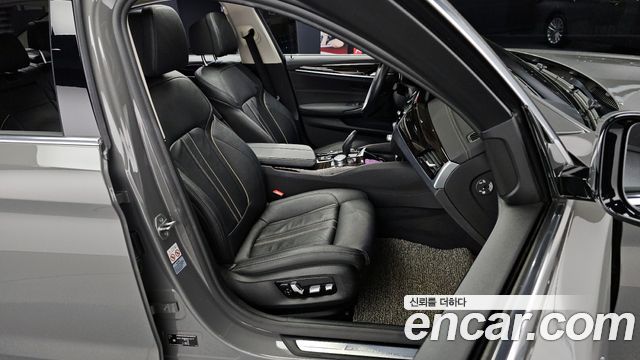 BMW 5-Series 520i Luxury