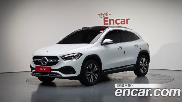 Mercedes-Benz GLA-Class GLA220